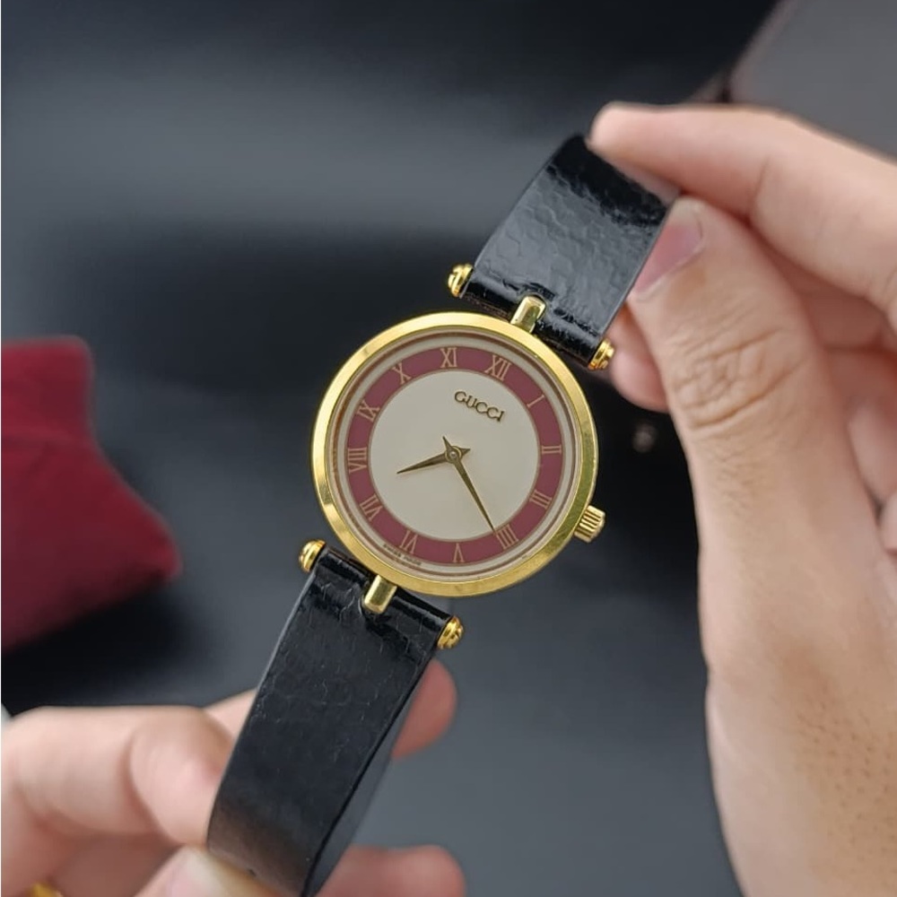 Vintage Gucci 2000M Dress Watch
(Men and Women) Gold Plated - Picture 6 of 15